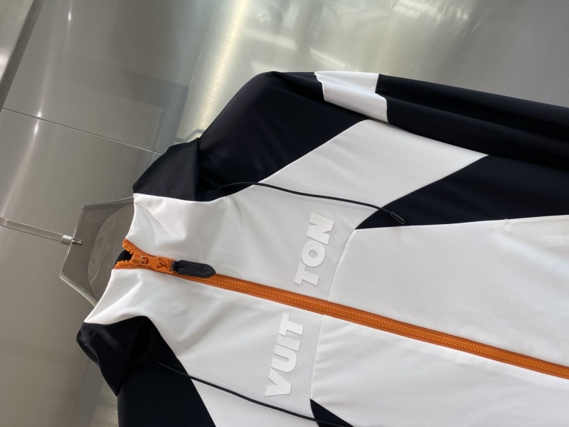 l0vis Vvtt0n outwear